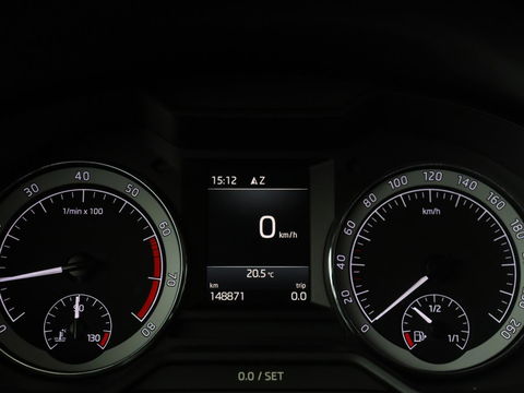 Škoda Octavia 1.0 TSI Ambition | Stoelverwarming | Trekhaak | Half leder | Carplay | Navigatie | Sportstuur | Climate control | Parkeerhulp | Cruise control | Bluetooth