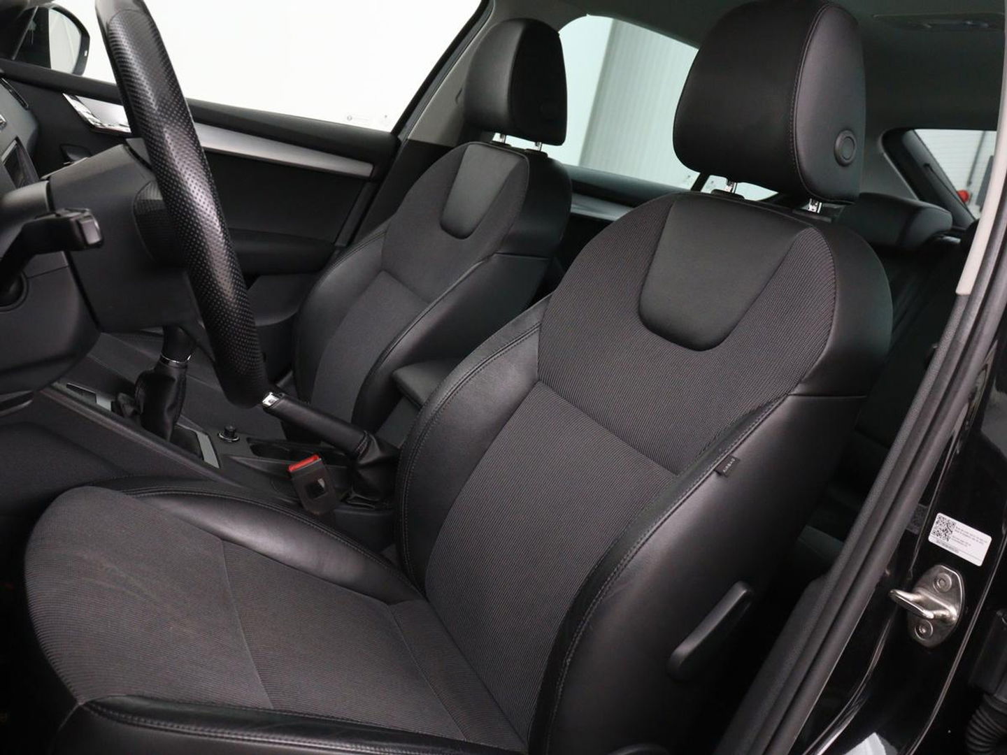 Škoda Octavia 1.0 TSI Ambition | Stoelverwarming | Trekhaak | Half leder | Carplay | Navigatie | Sportstuur | Climate control | Parkeerhulp | Cruise control | Bluetooth