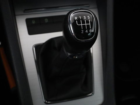 Škoda Octavia 1.0 TSI Ambition | Stoelverwarming | Trekhaak | Half leder | Carplay | Navigatie | Sportstuur | Climate control | Parkeerhulp | Cruise control | Bluetooth