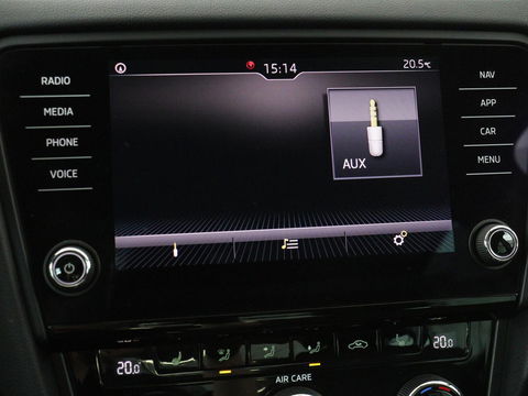 Škoda Octavia 1.0 TSI Ambition | Stoelverwarming | Trekhaak | Half leder | Carplay | Navigatie | Sportstuur | Climate control | Parkeerhulp | Cruise control | Bluetooth