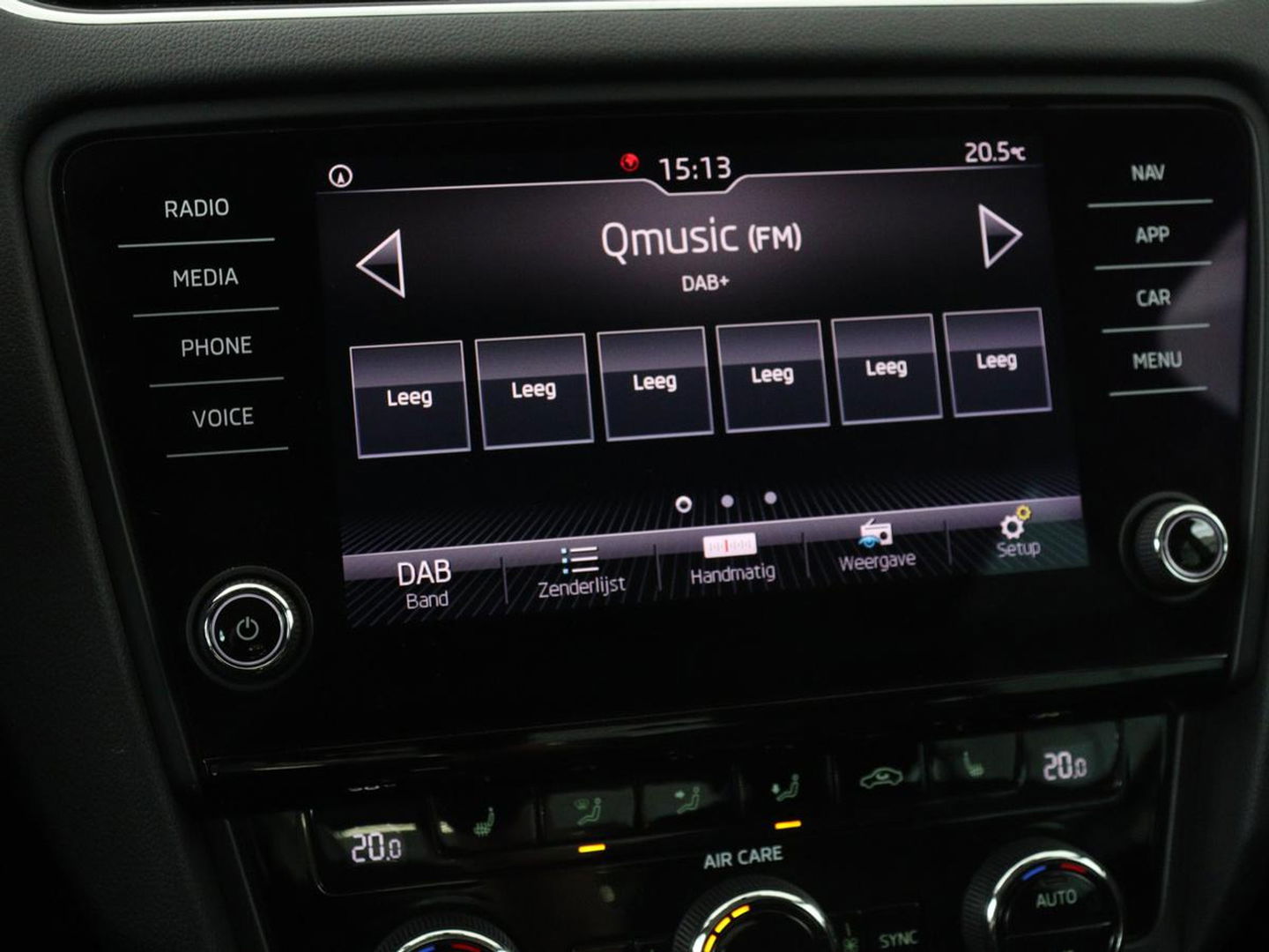 Škoda Octavia 1.0 TSI Ambition | Stoelverwarming | Trekhaak | Half leder | Carplay | Navigatie | Sportstuur | Climate control | Parkeerhulp | Cruise control | Bluetooth