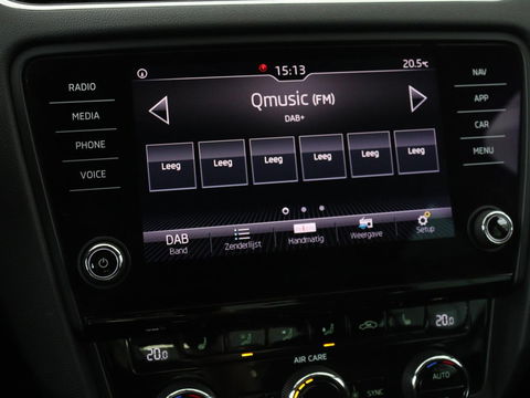 Škoda Octavia 1.0 TSI Ambition | Stoelverwarming | Trekhaak | Half leder | Carplay | Navigatie | Sportstuur | Climate control | Parkeerhulp | Cruise control | Bluetooth