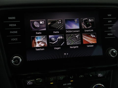 Škoda Octavia 1.0 TSI Ambition | Stoelverwarming | Trekhaak | Half leder | Carplay | Navigatie | Sportstuur | Climate control | Parkeerhulp | Cruise control | Bluetooth