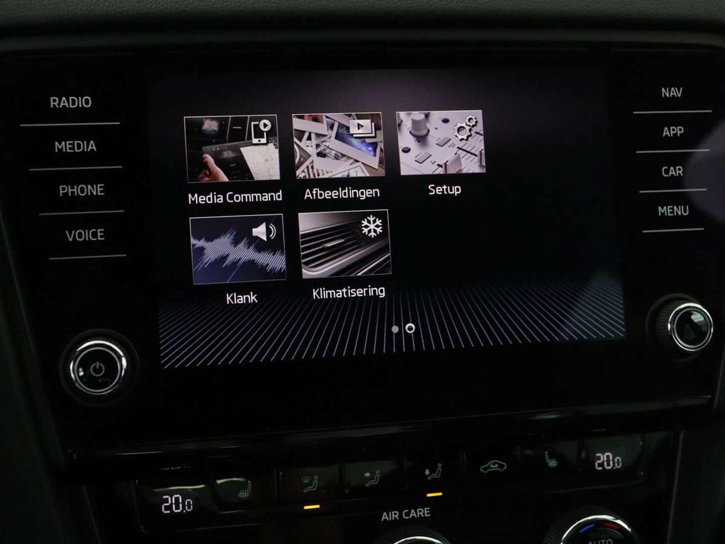 Škoda Octavia 1.0 TSI Ambition | Stoelverwarming | Trekhaak | Half leder | Carplay | Navigatie | Sportstuur | Climate control | Parkeerhulp | Cruise control | Bluetooth