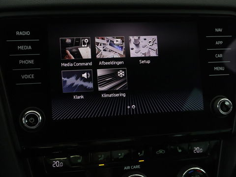 Škoda Octavia 1.0 TSI Ambition | Stoelverwarming | Trekhaak | Half leder | Carplay | Navigatie | Sportstuur | Climate control | Parkeerhulp | Cruise control | Bluetooth