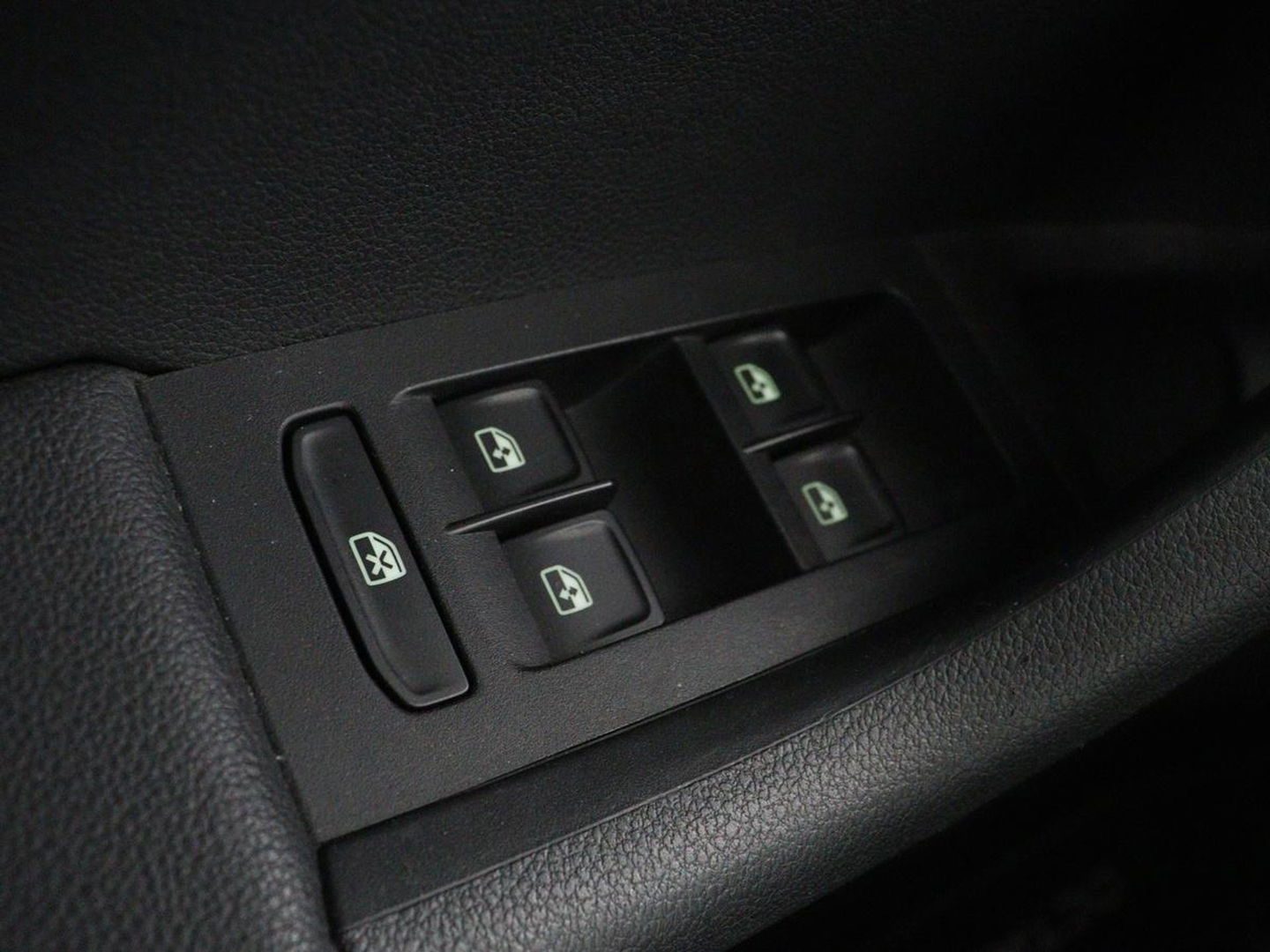 Škoda Octavia 1.0 TSI Ambition | Stoelverwarming | Trekhaak | Half leder | Carplay | Navigatie | Sportstuur | Climate control | Parkeerhulp | Cruise control | Bluetooth