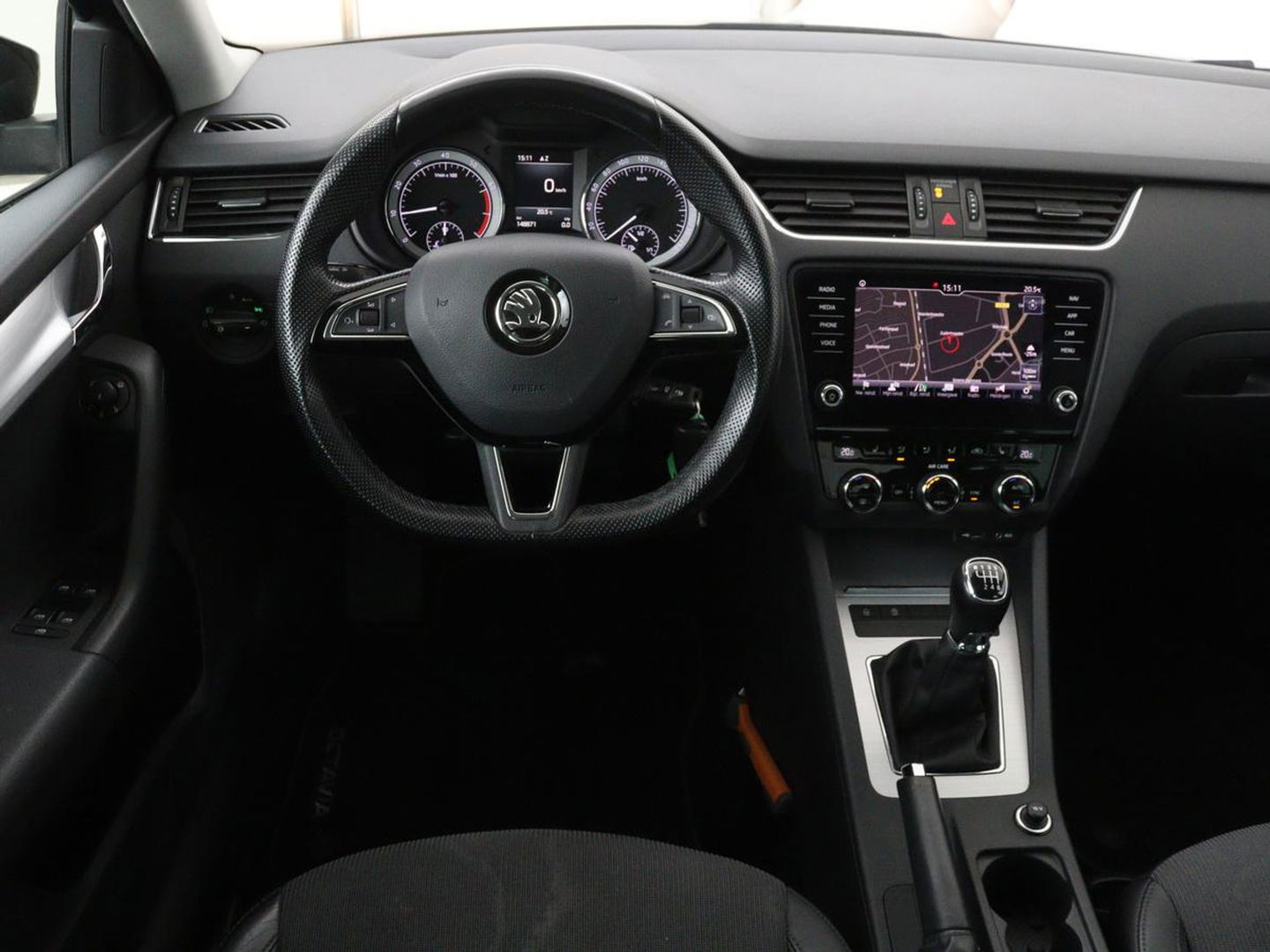 Škoda Octavia 1.0 TSI Ambition | Stoelverwarming | Trekhaak | Half leder | Carplay | Navigatie | Sportstuur | Climate control | Parkeerhulp | Cruise control | Bluetooth