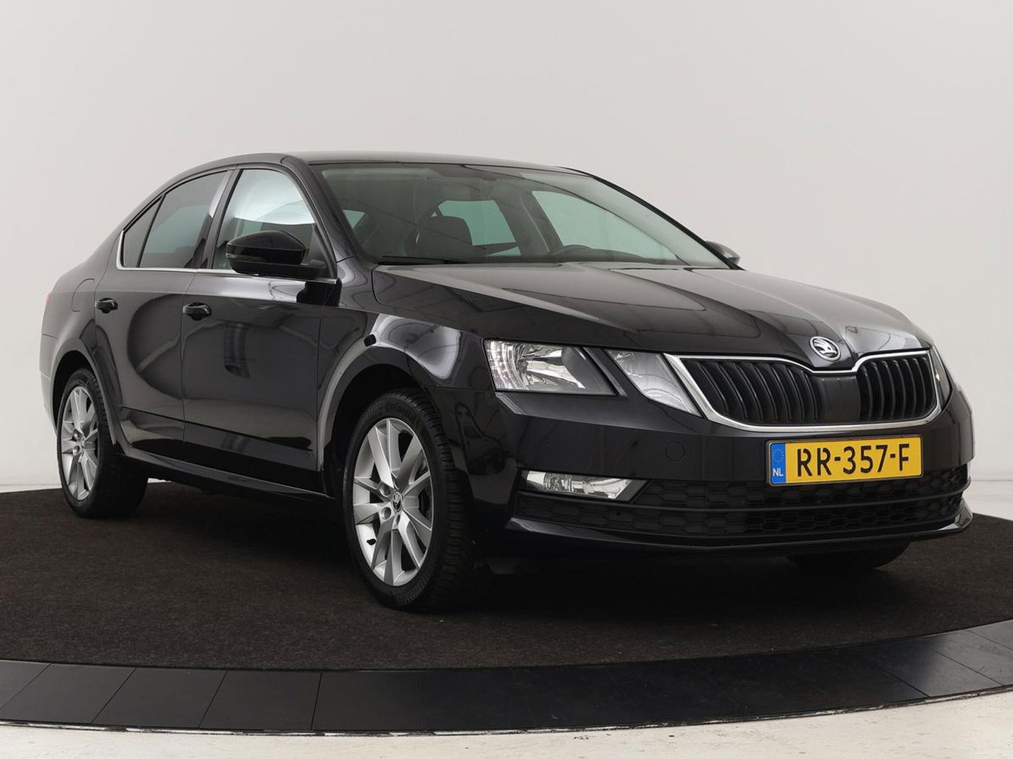 Škoda Octavia 1.0 TSI Ambition | Stoelverwarming | Trekhaak | Half leder | Carplay | Navigatie | Sportstuur | Climate control | Parkeerhulp | Cruise control | Bluetooth