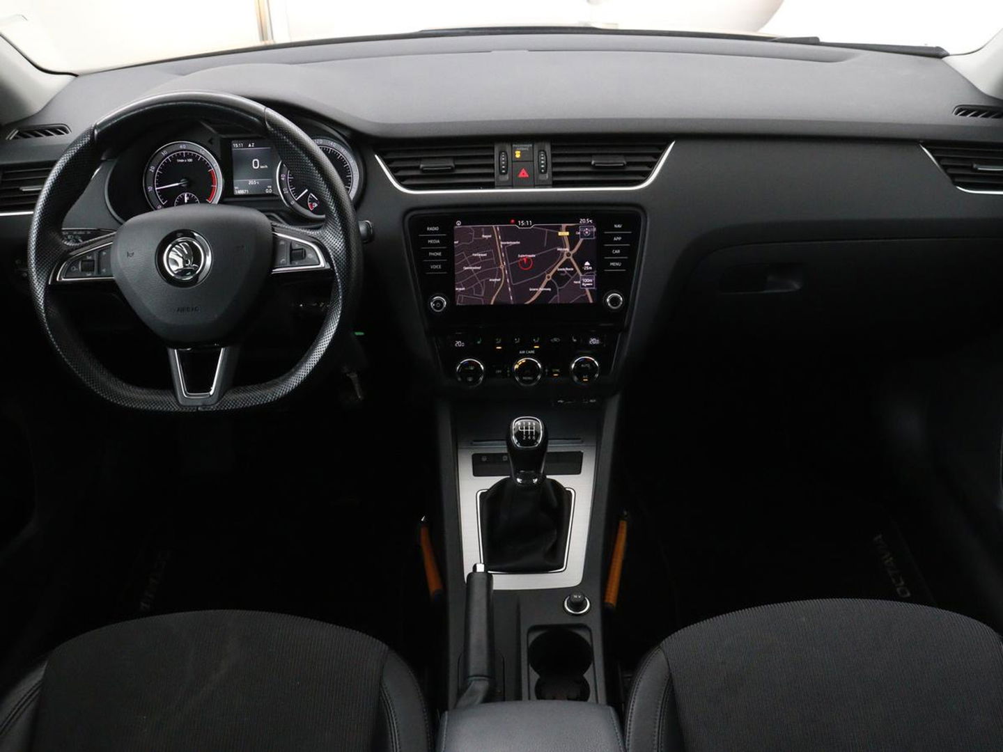 Škoda Octavia 1.0 TSI Ambition | Stoelverwarming | Trekhaak | Half leder | Carplay | Navigatie | Sportstuur | Climate control | Parkeerhulp | Cruise control | Bluetooth