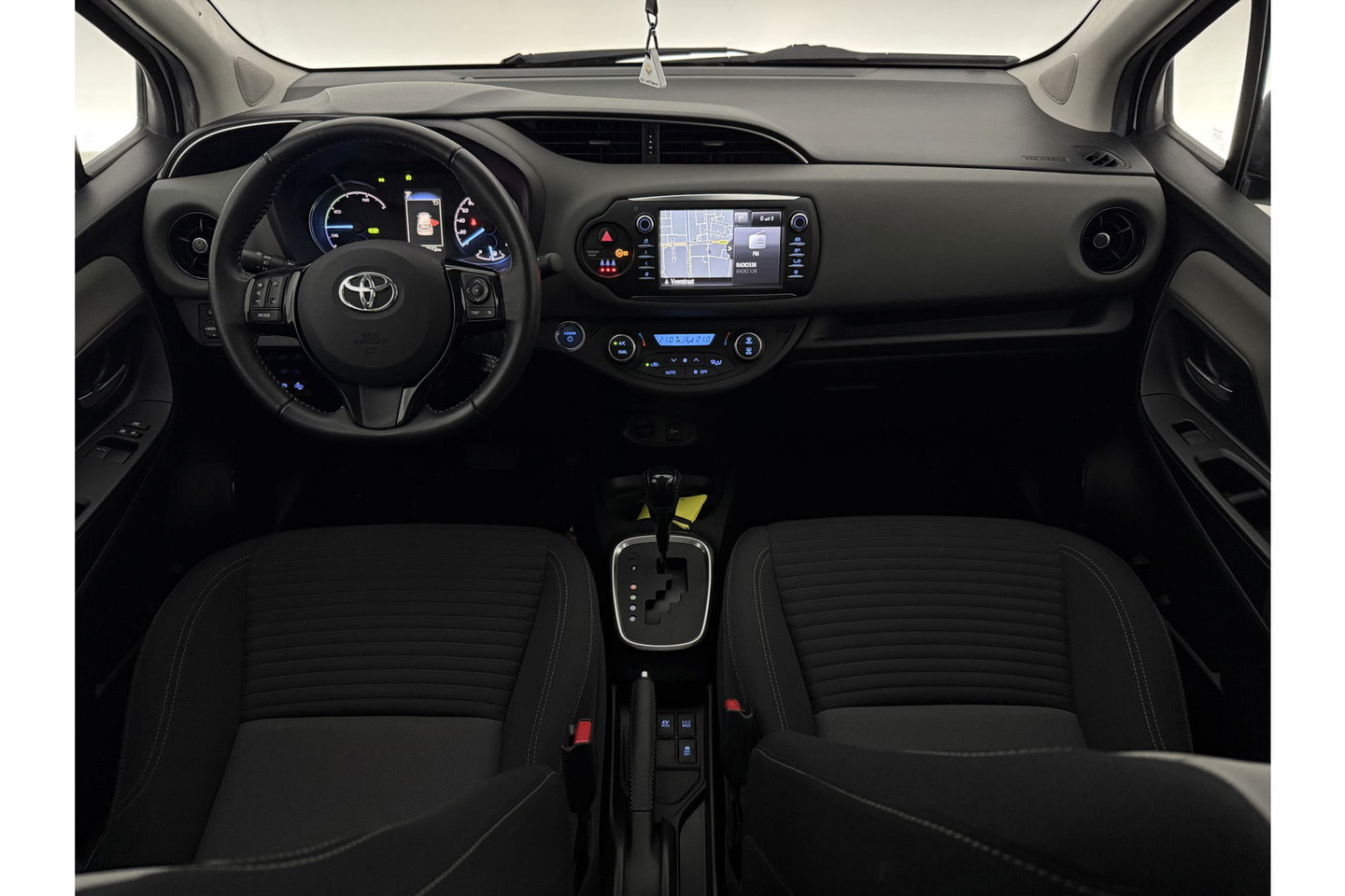 Toyota Yaris 1.5 Hybrid Dynamic LED Camera Clima Cruise Navi 15"LMV