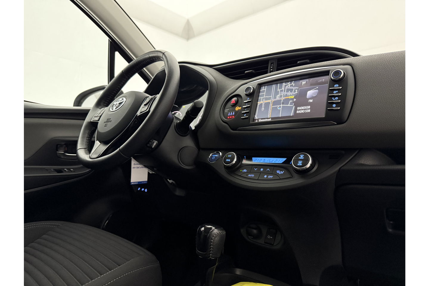 Toyota Yaris 1.5 Hybrid Dynamic LED Camera Clima Cruise Navi 15"LMV