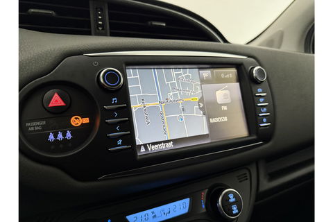 Toyota Yaris 1.5 Hybrid Dynamic LED Camera Clima Cruise Navi 15"LMV