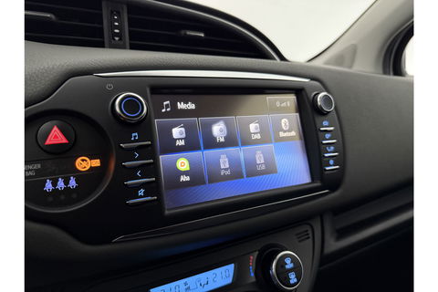 Toyota Yaris 1.5 Hybrid Dynamic LED Camera Clima Cruise Navi 15"LMV