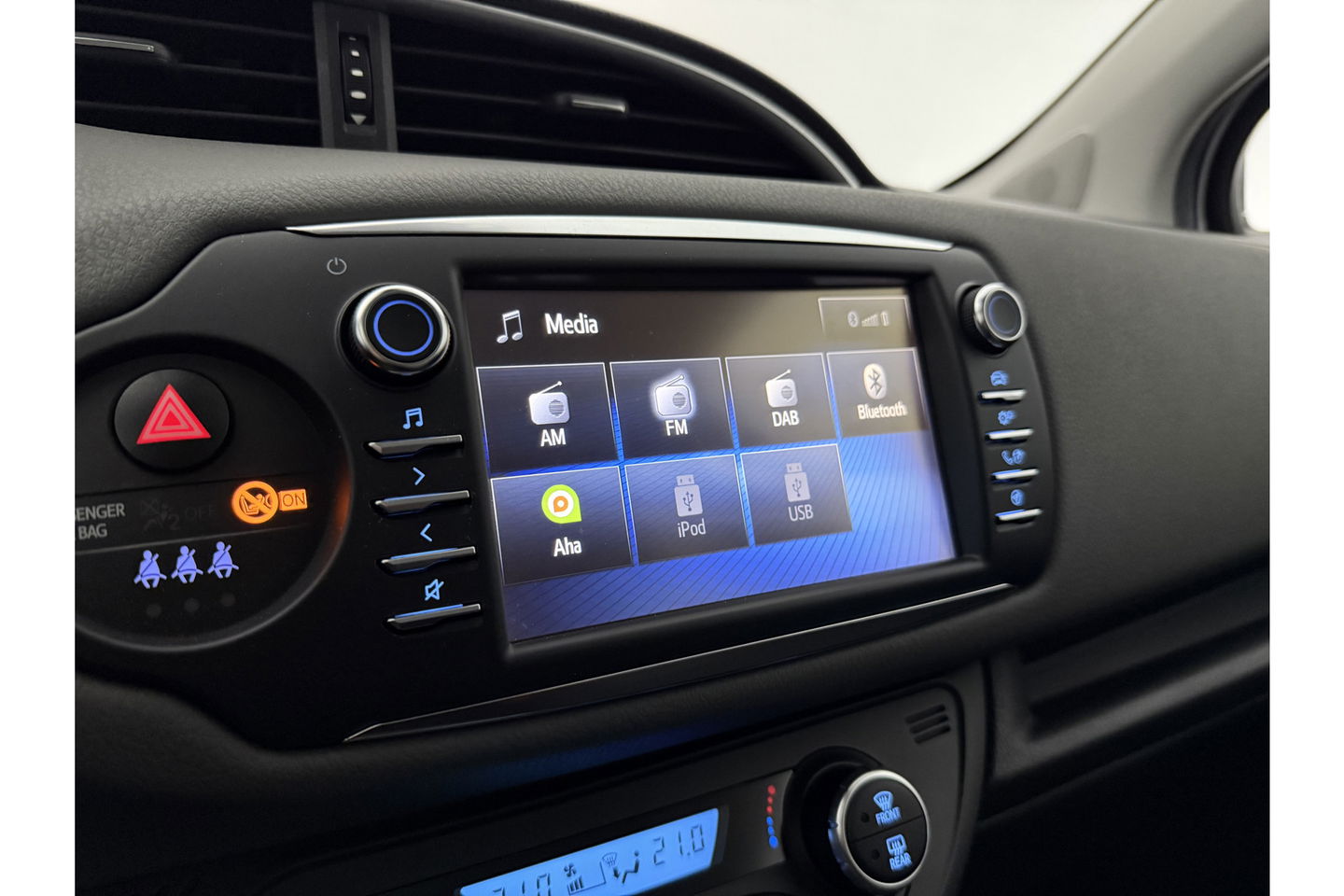 Toyota Yaris 1.5 Hybrid Dynamic LED Camera Clima Cruise Navi 15"LMV
