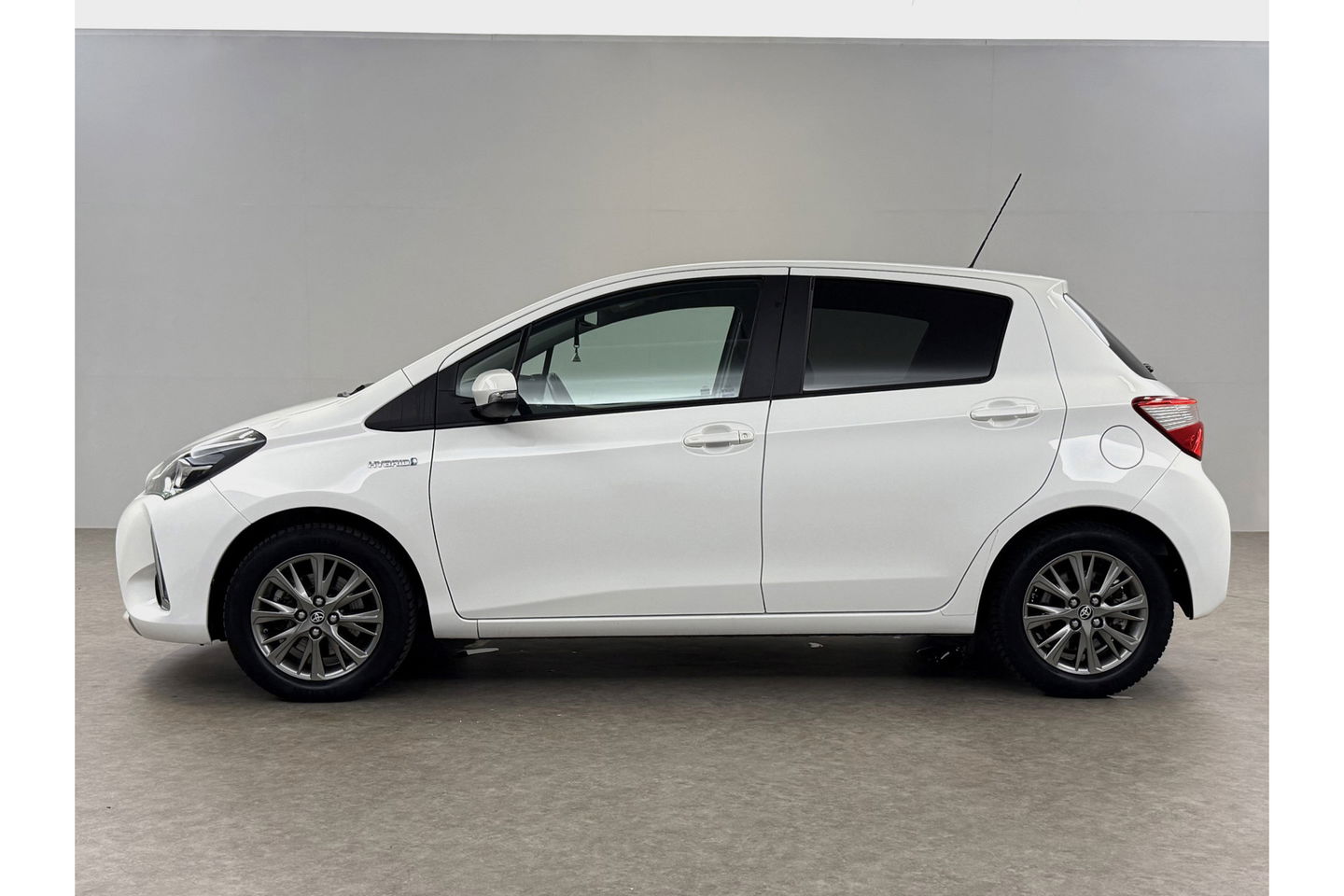 Toyota Yaris 1.5 Hybrid Dynamic LED Camera Clima Cruise Navi 15"LMV