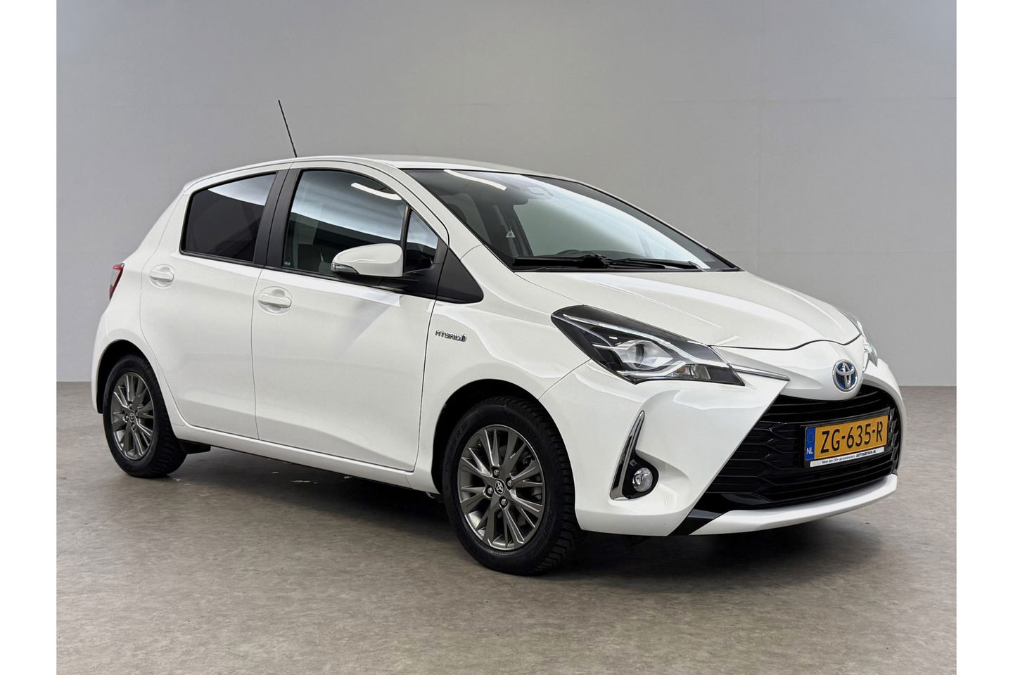 Toyota Yaris 1.5 Hybrid Dynamic LED Camera Clima Cruise Navi 15"LMV