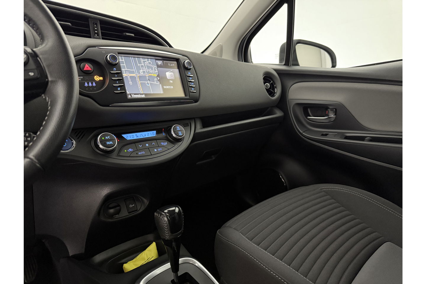 Toyota Yaris 1.5 Hybrid Dynamic LED Camera Clima Cruise Navi 15"LMV