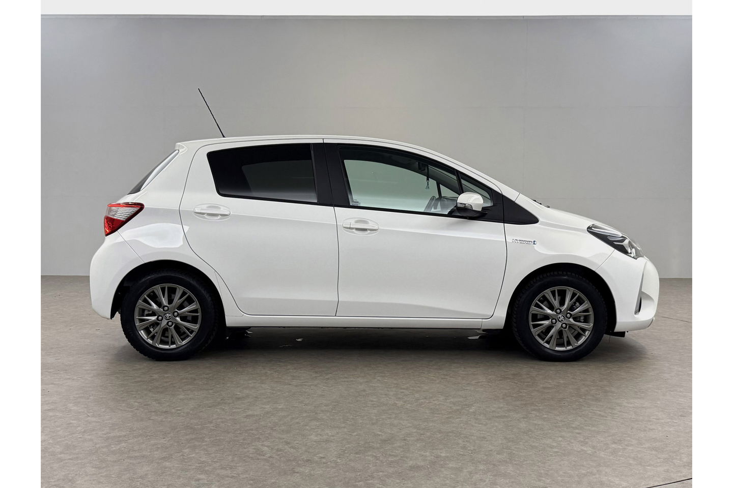Toyota Yaris 1.5 Hybrid Dynamic LED Camera Clima Cruise Navi 15"LMV