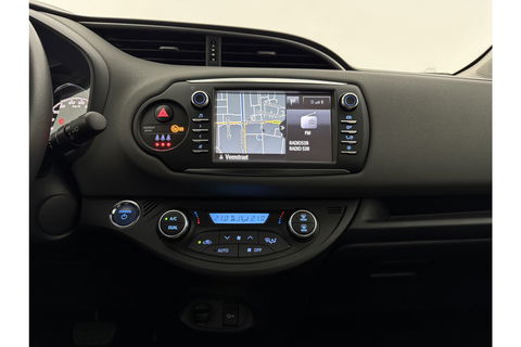 Toyota Yaris 1.5 Hybrid Dynamic LED Camera Clima Cruise Navi 15"LMV