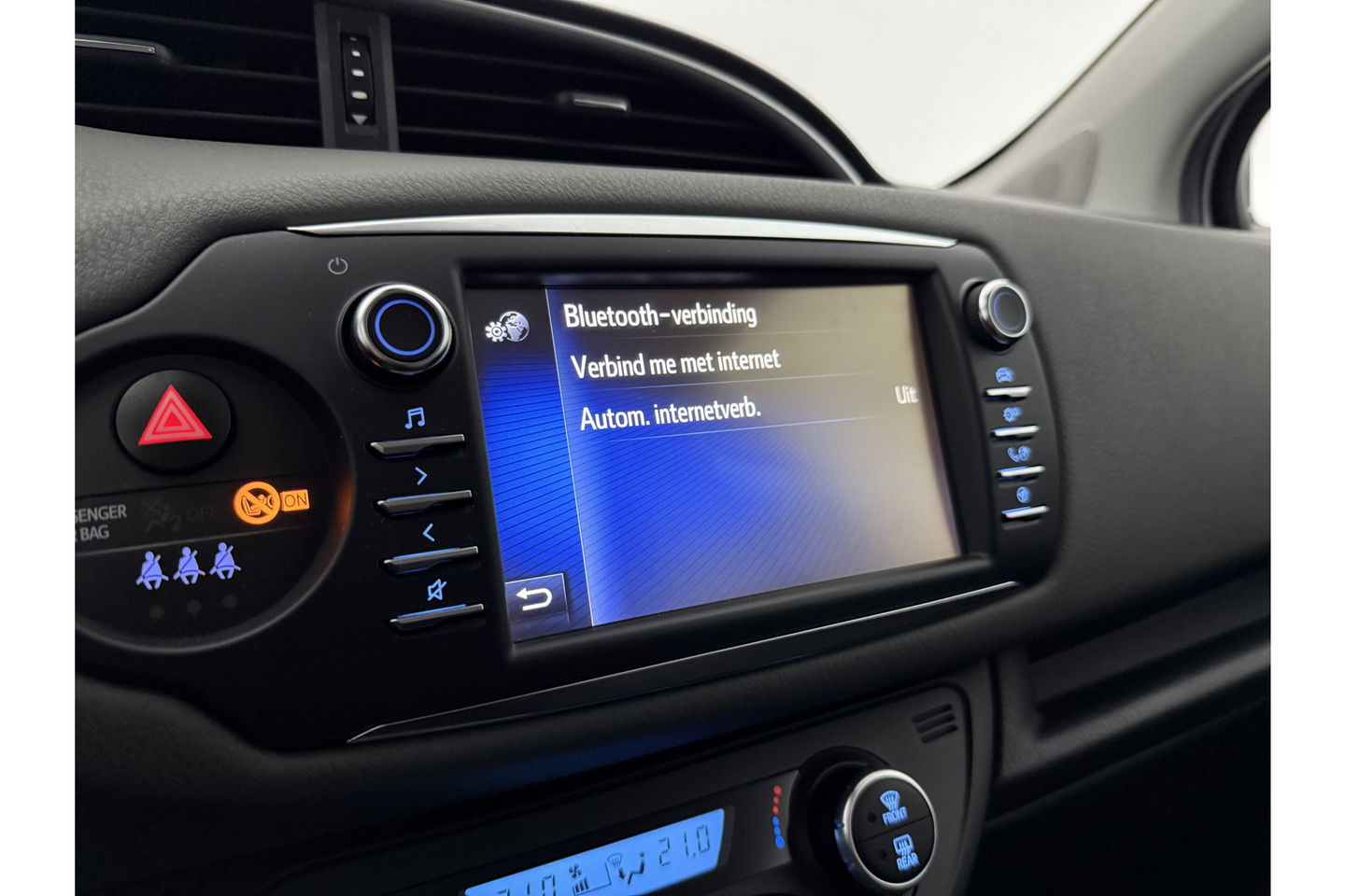 Toyota Yaris 1.5 Hybrid Dynamic LED Camera Clima Cruise Navi 15"LMV