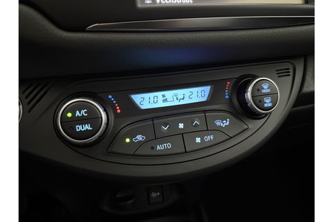 Toyota Yaris 1.5 Hybrid Dynamic LED Camera Clima Cruise Navi 15"LMV