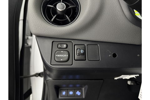 Toyota Yaris 1.5 Hybrid Dynamic LED Camera Clima Cruise Navi 15"LMV