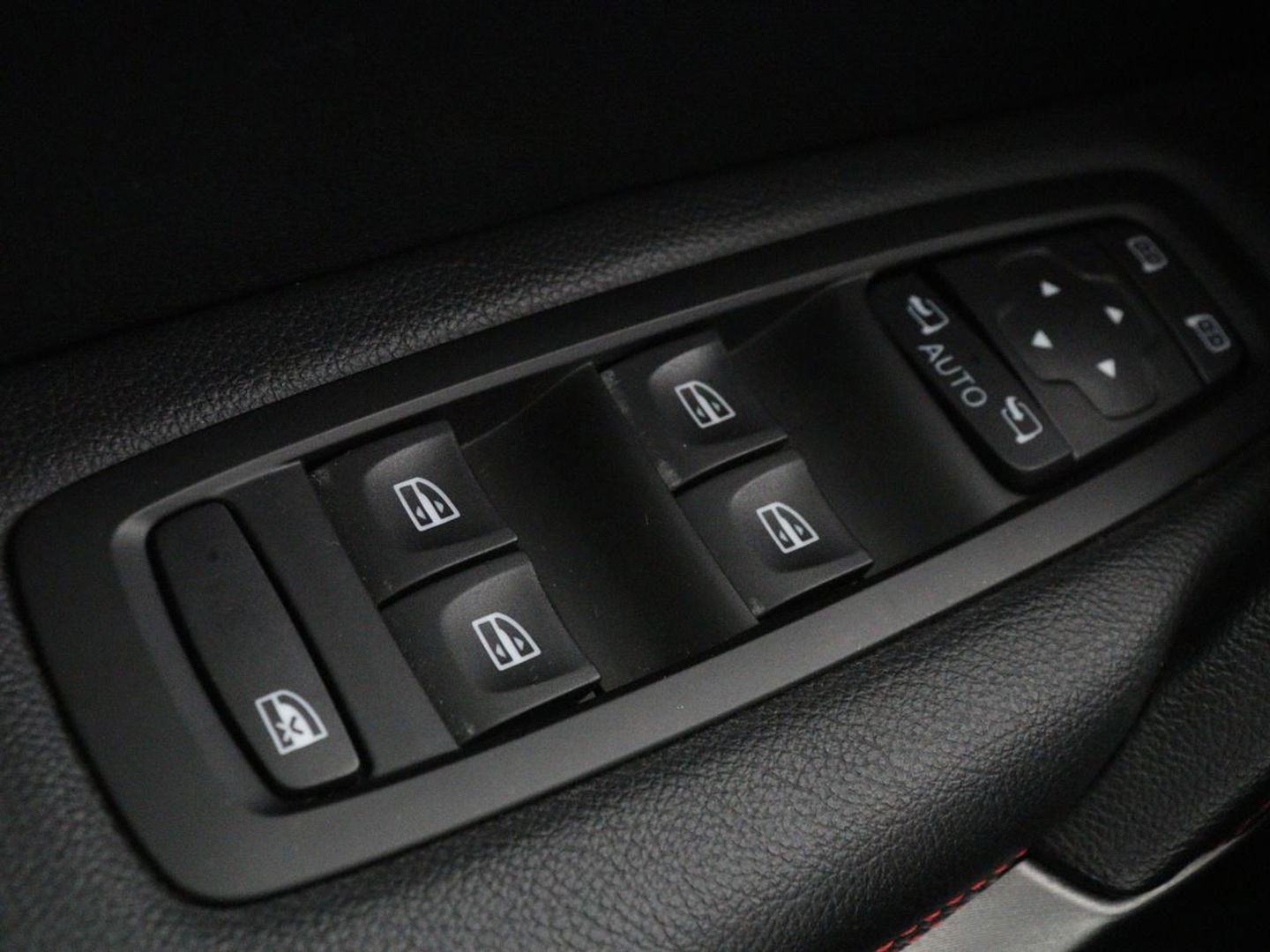 Renault Kadjar 1.3 TCe Black Edition | Stoelverwarming | Carplay | Keyless | Camera | Leder/Alcantara | Full LED | Half leder | Bose Sound | Climate control