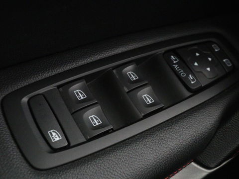 Renault Kadjar 1.3 TCe Black Edition | Stoelverwarming | Carplay | Keyless | Camera | Leder/Alcantara | Full LED | Half leder | Bose Sound | Climate control