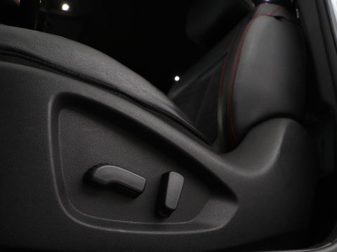 Renault Kadjar 1.3 TCe Black Edition | Stoelverwarming | Carplay | Keyless | Camera | Leder/Alcantara | Full LED | Half leder | Bose Sound | Climate control