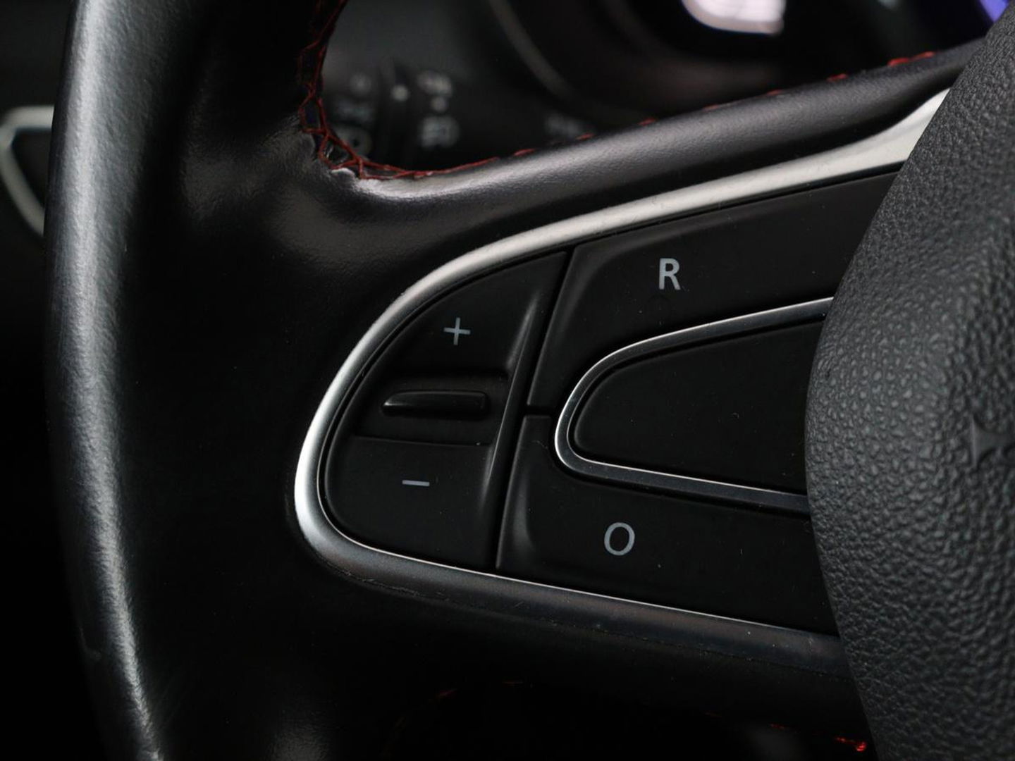 Renault Kadjar 1.3 TCe Black Edition | Stoelverwarming | Carplay | Keyless | Camera | Leder/Alcantara | Full LED | Half leder | Bose Sound | Climate control