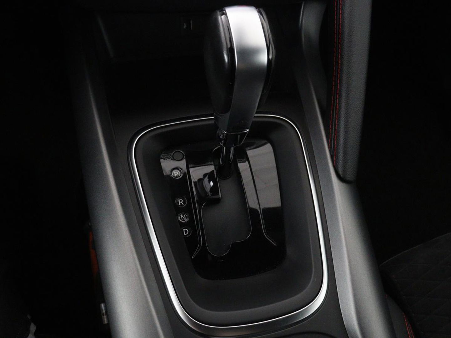 Renault Kadjar 1.3 TCe Black Edition | Stoelverwarming | Carplay | Keyless | Camera | Leder/Alcantara | Full LED | Half leder | Bose Sound | Climate control
