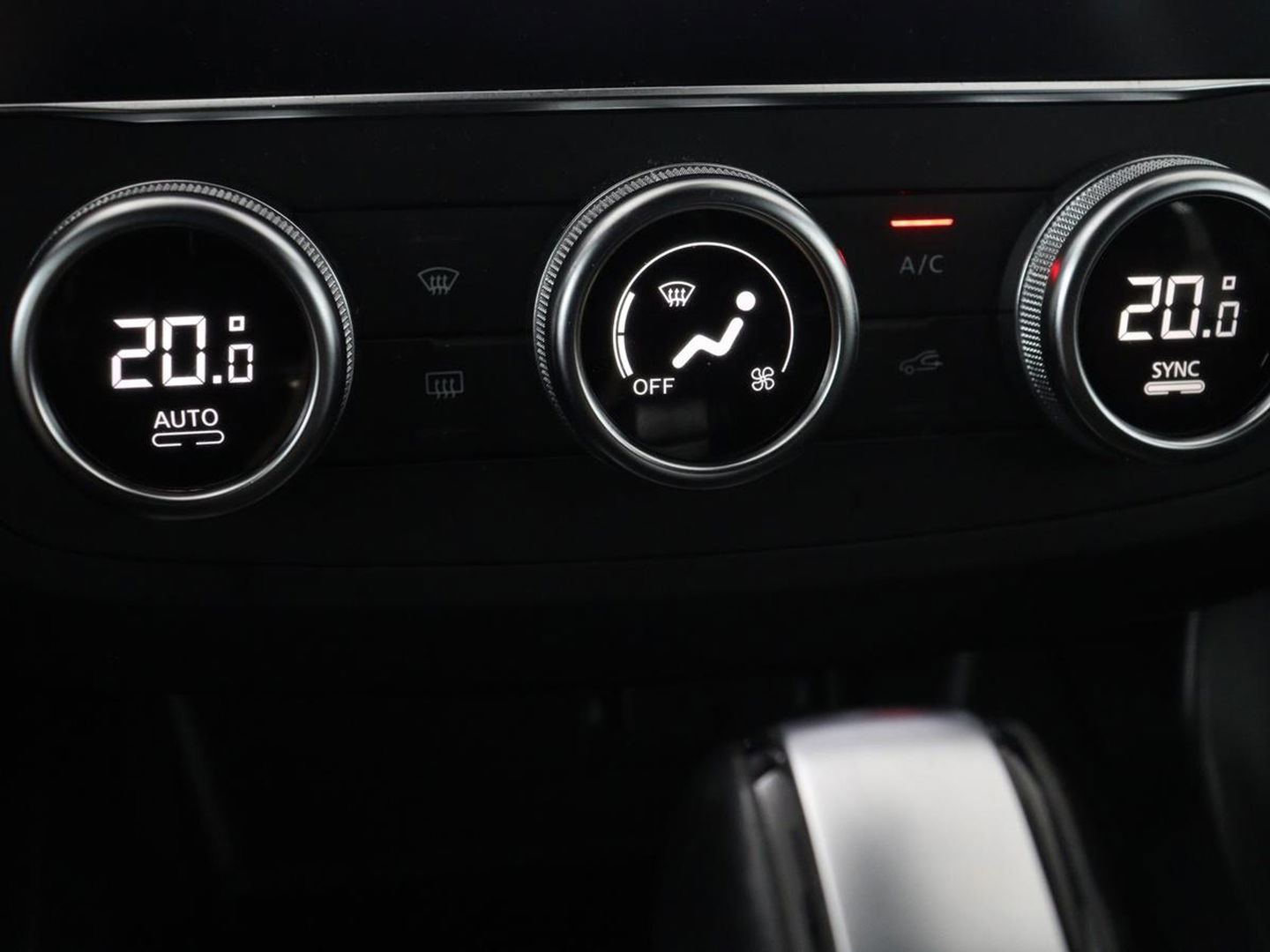 Renault Kadjar 1.3 TCe Black Edition | Stoelverwarming | Carplay | Keyless | Camera | Leder/Alcantara | Full LED | Half leder | Bose Sound | Climate control