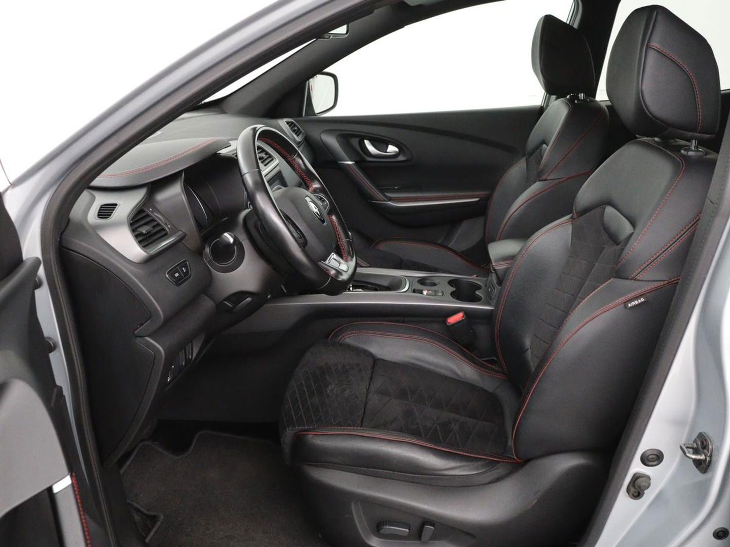 Renault Kadjar 1.3 TCe Black Edition | Stoelverwarming | Carplay | Keyless | Camera | Leder/Alcantara | Full LED | Half leder | Bose Sound | Climate control