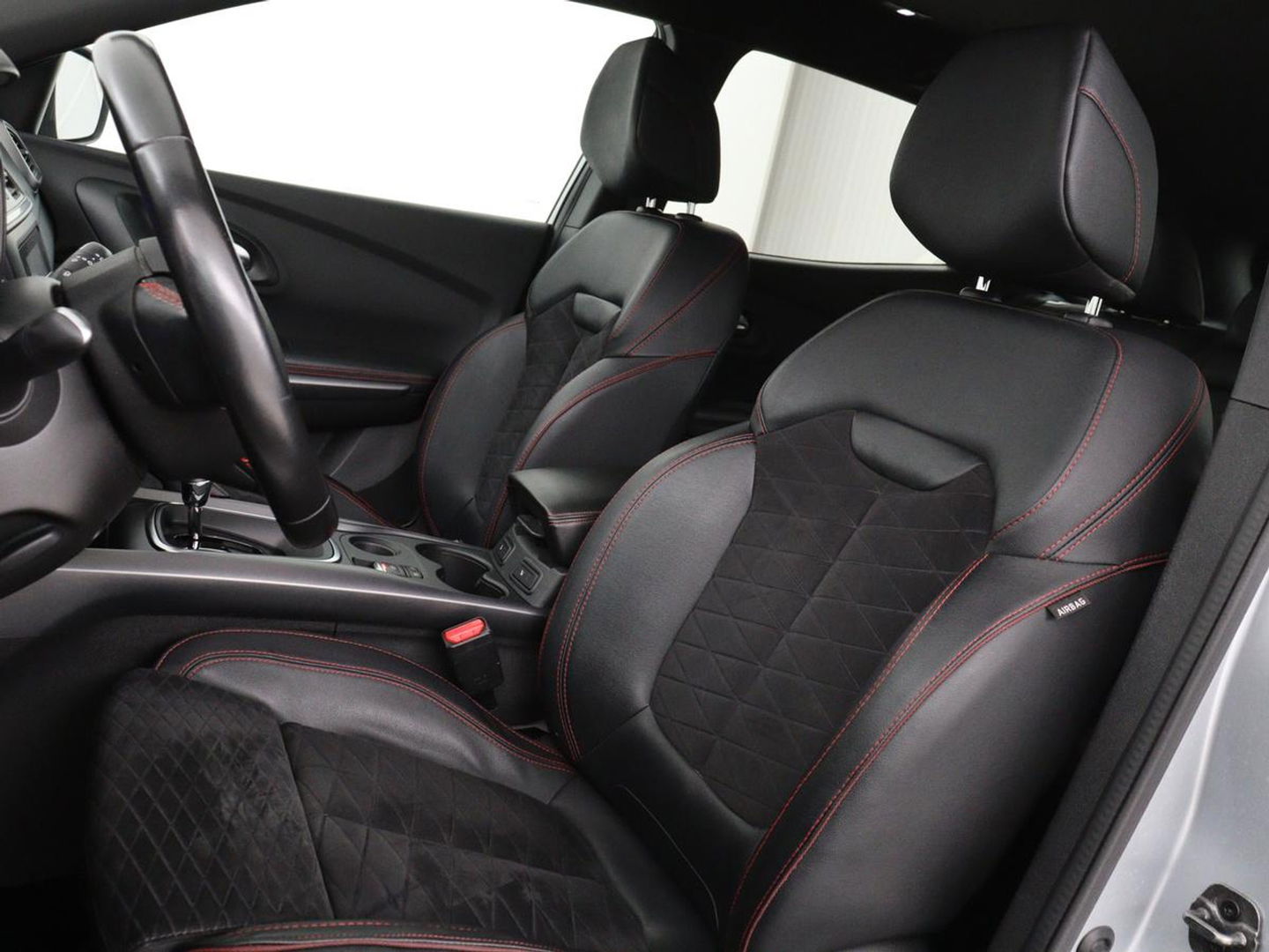 Renault Kadjar 1.3 TCe Black Edition | Stoelverwarming | Carplay | Keyless | Camera | Leder/Alcantara | Full LED | Half leder | Bose Sound | Climate control