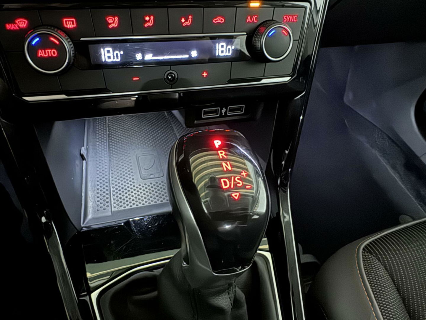 Volkswagen T-Cross 1.0 TSI Design Edition DSG Carplay ACC NAP