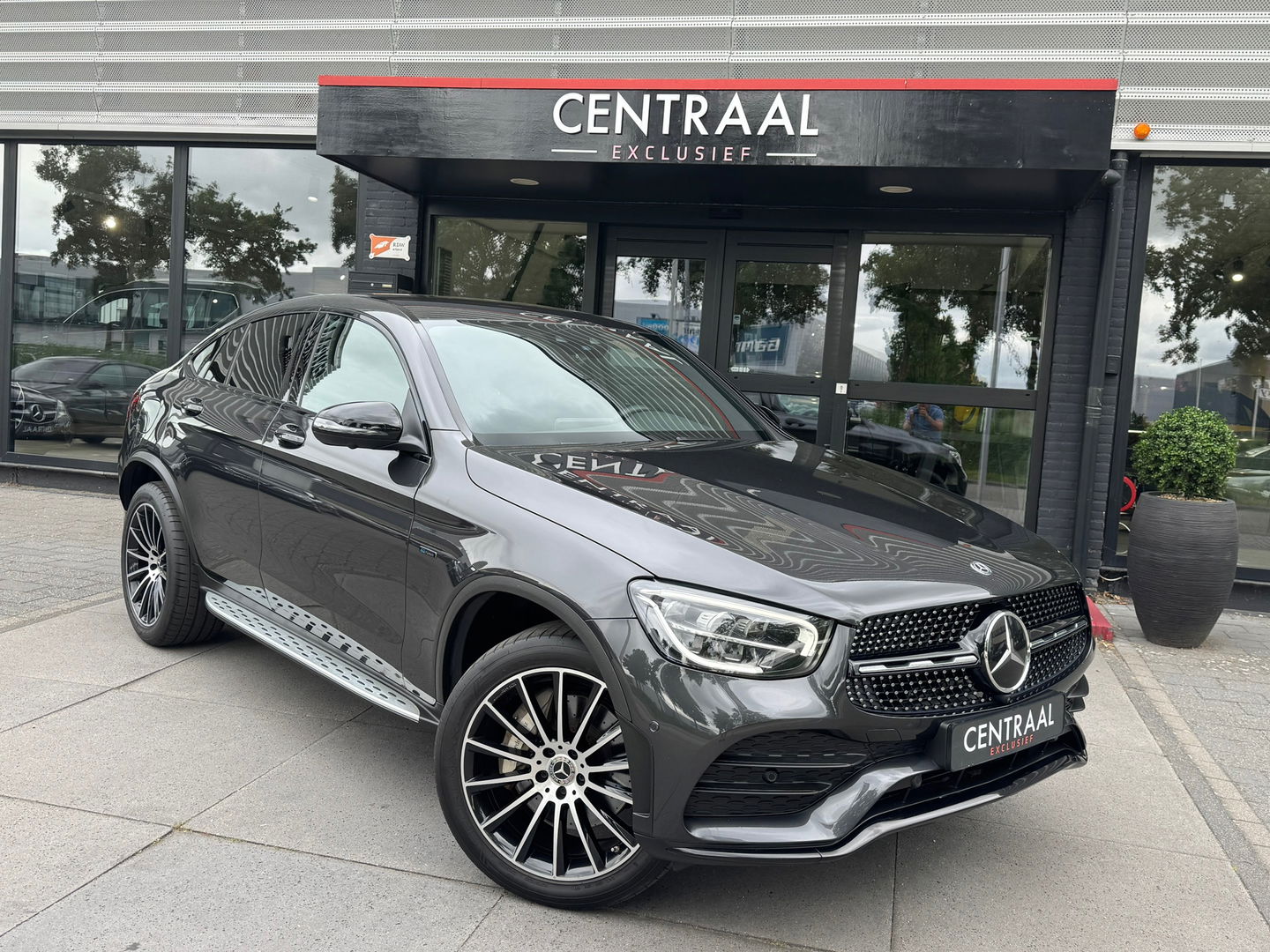 Mercedes-Benz GLC Coupé 300e 4MATIC AMG 320PK|360Camera|Keyless|Leder|Carplay|Navi|Ambient Light
