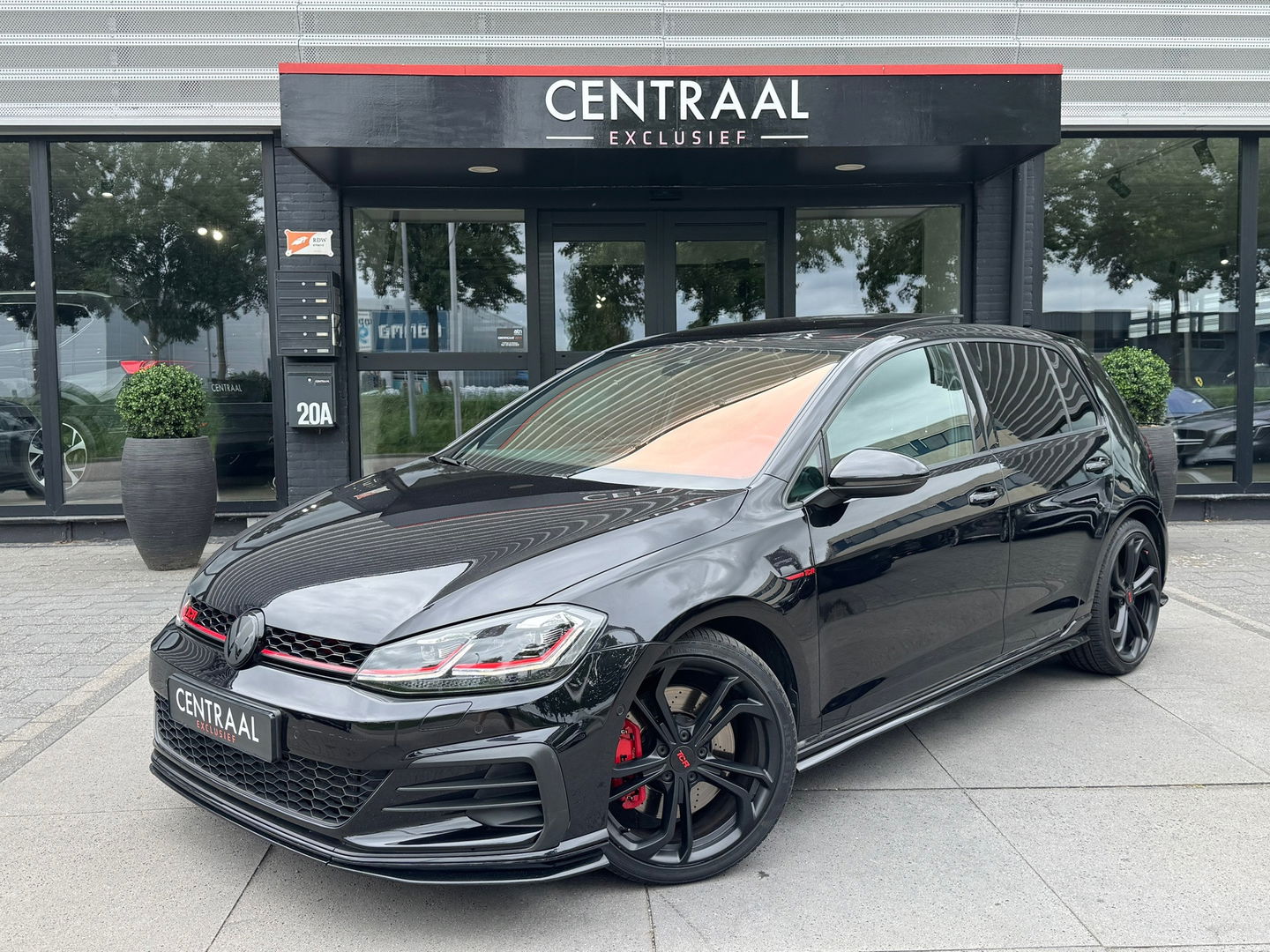 Volkswagen Golf GTI TCR 2.0 TSI 300PK|Pano|Akrapovic|Dynaudio|Leder|ACC|Carplay|Keyless|Camera