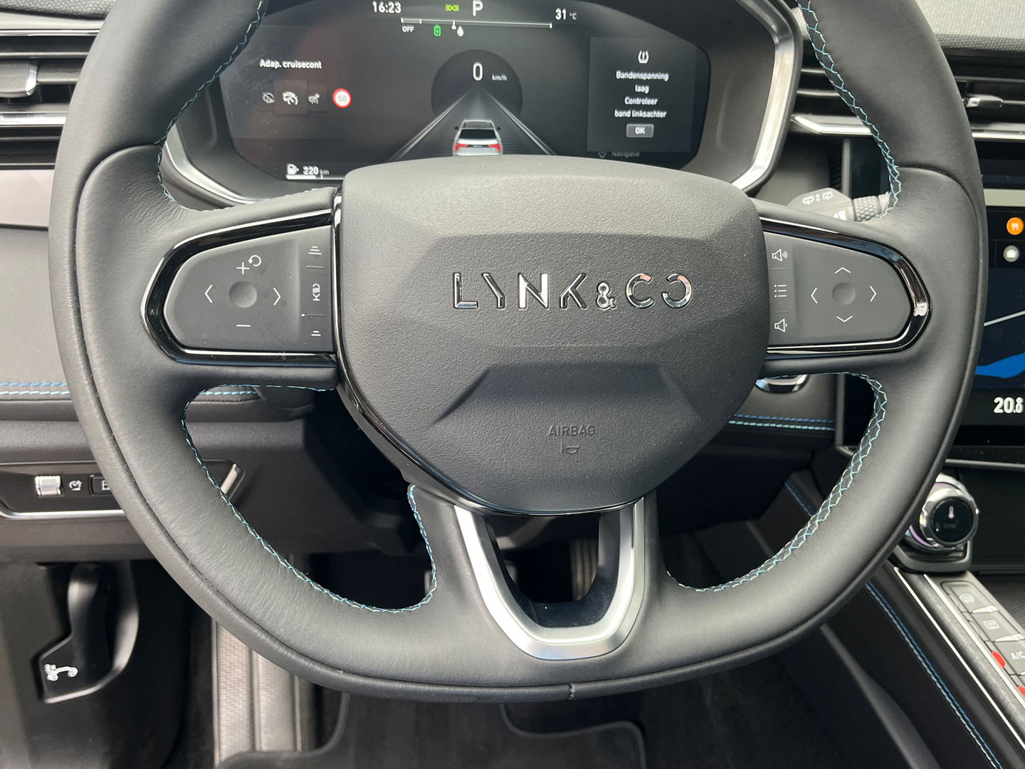Lynk & Co 01 1.5 262PK|Pano|Infinity|BTW|Memory|360Camera|ACC|Carplay|Ambient Light|Keyless|Facelift|NL-Auto