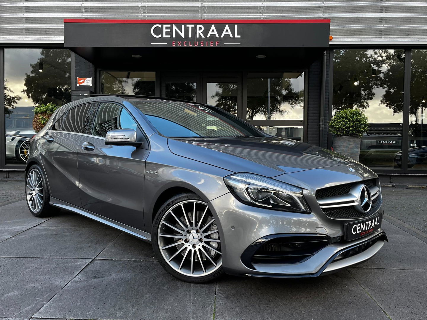 Mercedes-Benz A-Klasse 45 AMG 4MATIC 381PK|Pano|Armytrix|Camera|Leder|Navi|Cruise Control