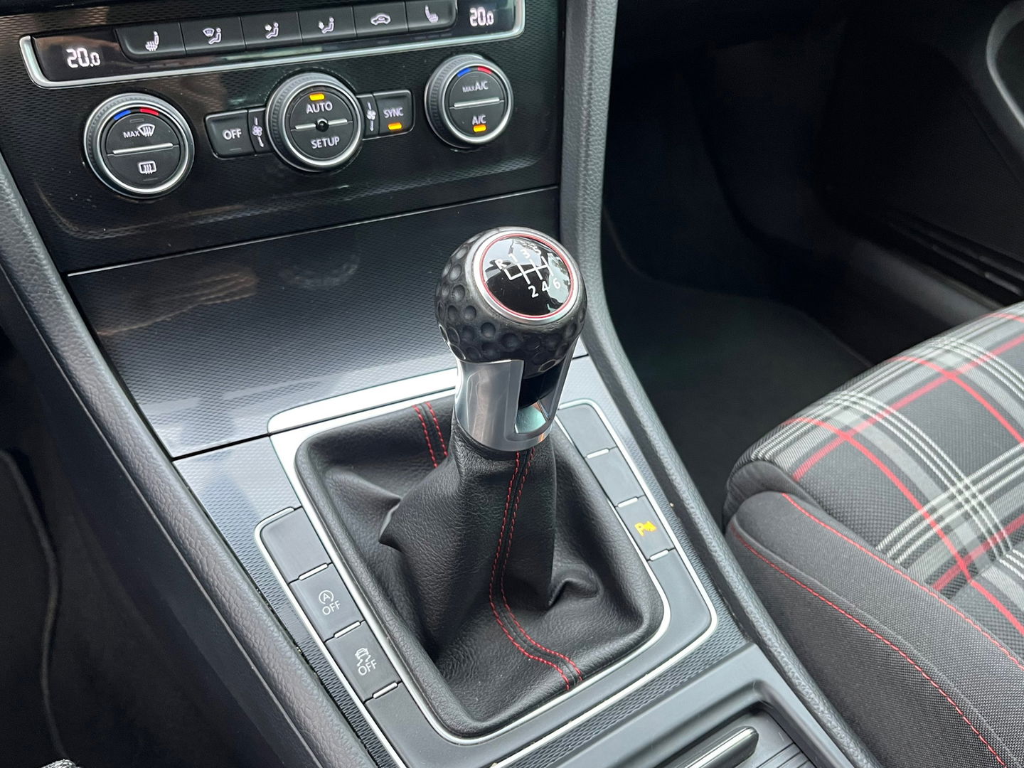 Volkswagen Golf 2.0 TSI GTI 220PK|Navi|Pdc|Cruise Control|Stoelverwarming|Bluetooth