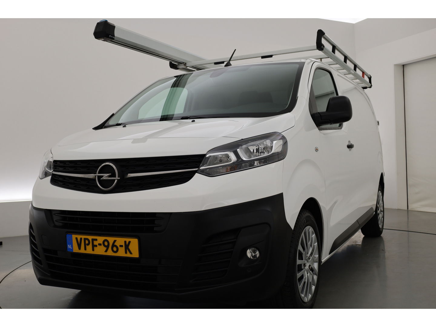 Opel Vivaro 2.0 CDTI L2H1 Edition | Navi | Trekhaak | Dakrails | Apple CarPlay