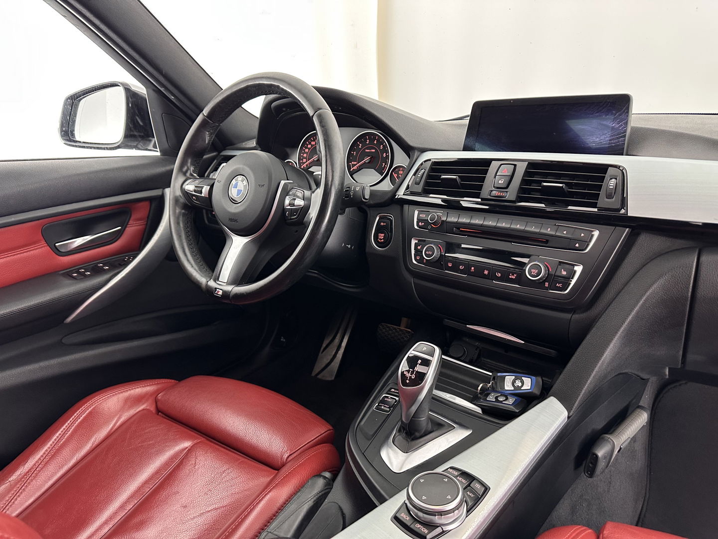 BMW 3-serie 328i High Executive M-Sport-Pack *PANO | FULL-LEATHER | XENON | SPORT-SEATS | HIFI-SOUND | MEMORY-PACK | KEYLESS | NAVI-FULLMAP | ECC | PDC | CRUISE | 19''ALU*