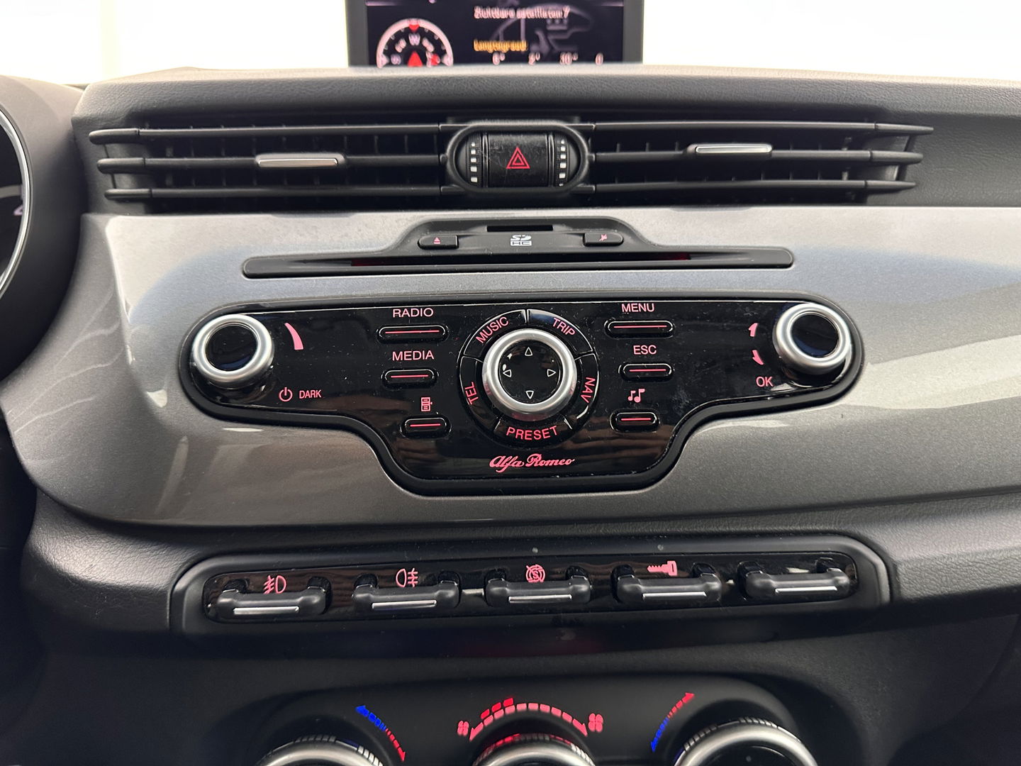 Alfa Romeo Giulietta 1.6 JTDm Business Executive *NAVI-FULLMAP | XENON | SPORT-SEATS | PDC | ECC | CRUISE | 18"ALU*