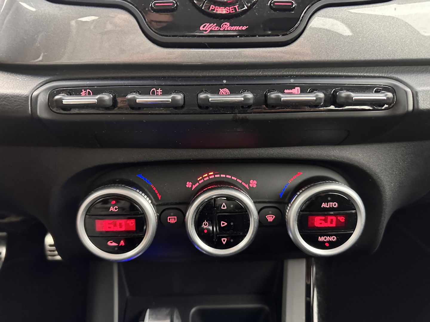 Alfa Romeo Giulietta 1.6 JTDm Business Executive *NAVI-FULLMAP | XENON | SPORT-SEATS | PDC | ECC | CRUISE | 18"ALU*