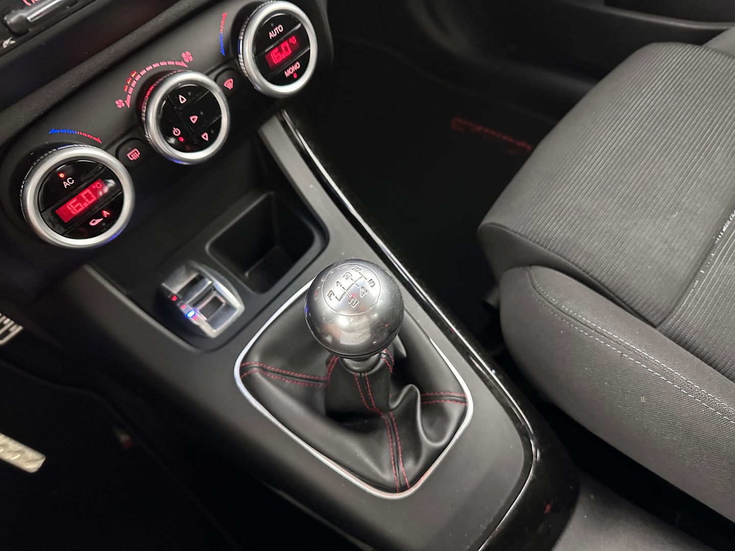 Alfa Romeo Giulietta 1.6 JTDm Business Executive *NAVI-FULLMAP | XENON | SPORT-SEATS | PDC | ECC | CRUISE | 18"ALU*