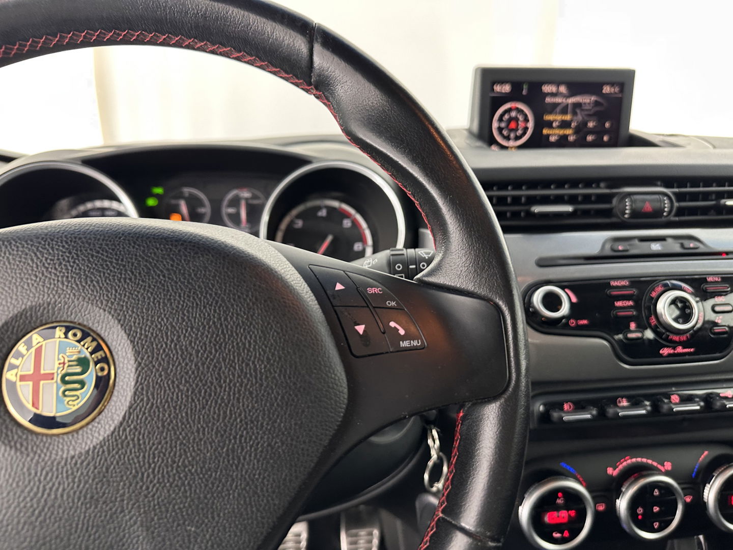 Alfa Romeo Giulietta 1.6 JTDm Business Executive *NAVI-FULLMAP | XENON | SPORT-SEATS | PDC | ECC | CRUISE | 18"ALU*