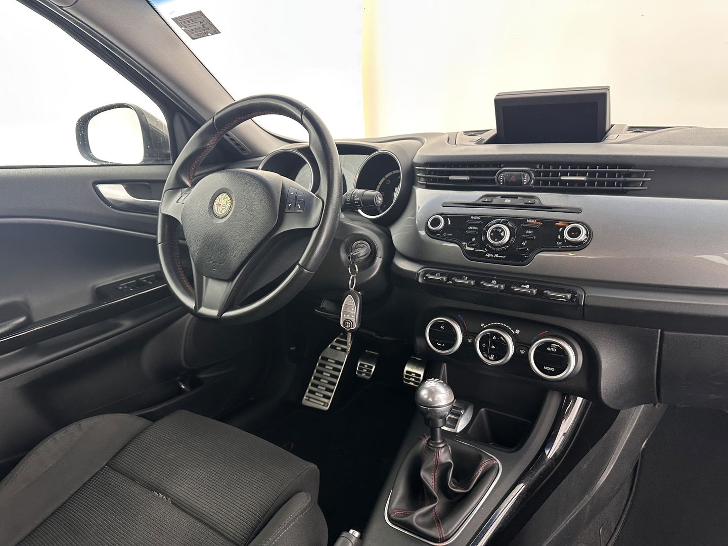Alfa Romeo Giulietta 1.6 JTDm Business Executive *NAVI-FULLMAP | XENON | SPORT-SEATS | PDC | ECC | CRUISE | 18"ALU*