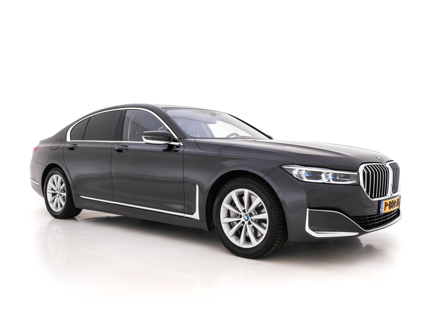BMW 7 Serie 745e High Executive (INCL-BTW) *LASER-LED | EXCLUSIV-NAPPA-LEATHER | HEAD-UP | SOFT-CLOSE | BLIND-SPOT | MEMORY-PACK | DIGI-COCKPIT | KEYLESS | DAB+ | CAMERA | COMFORT-SEATS | AMBIENT-LIGHT | DAB | CARPLAY | 18"