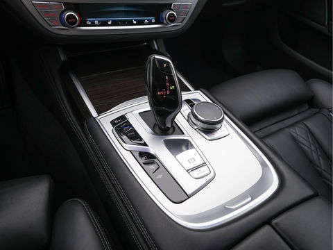 BMW 7 Serie 745e High Executive (INCL-BTW) *LASER-LED | EXCLUSIV-NAPPA-LEATHER | HEAD-UP | SOFT-CLOSE | BLIND-SPOT | MEMORY-PACK | DIGI-COCKPIT | KEYLESS | DAB+ | CAMERA | COMFORT-SEATS | AMBIENT-LIGHT | DAB | CARPLAY | 18"