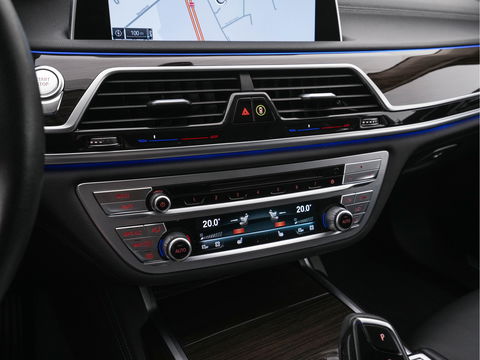 BMW 7 Serie 745e High Executive (INCL-BTW) *LASER-LED | EXCLUSIV-NAPPA-LEATHER | HEAD-UP | SOFT-CLOSE | BLIND-SPOT | MEMORY-PACK | DIGI-COCKPIT | KEYLESS | DAB+ | CAMERA | COMFORT-SEATS | AMBIENT-LIGHT | DAB | CARPLAY | 18"